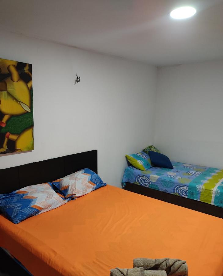 Home To Go Hostal Apartamentos Cali Esterno foto