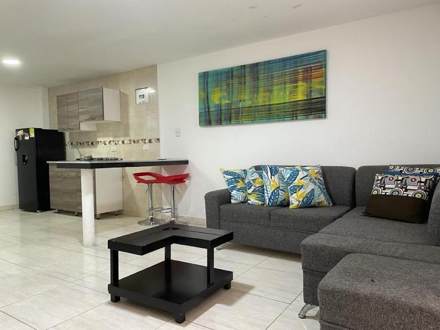 Home To Go Hostal Apartamentos Cali Esterno foto