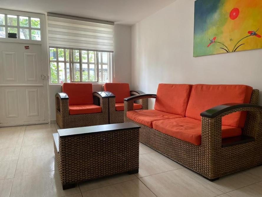 Home To Go Hostal Apartamentos Cali Esterno foto