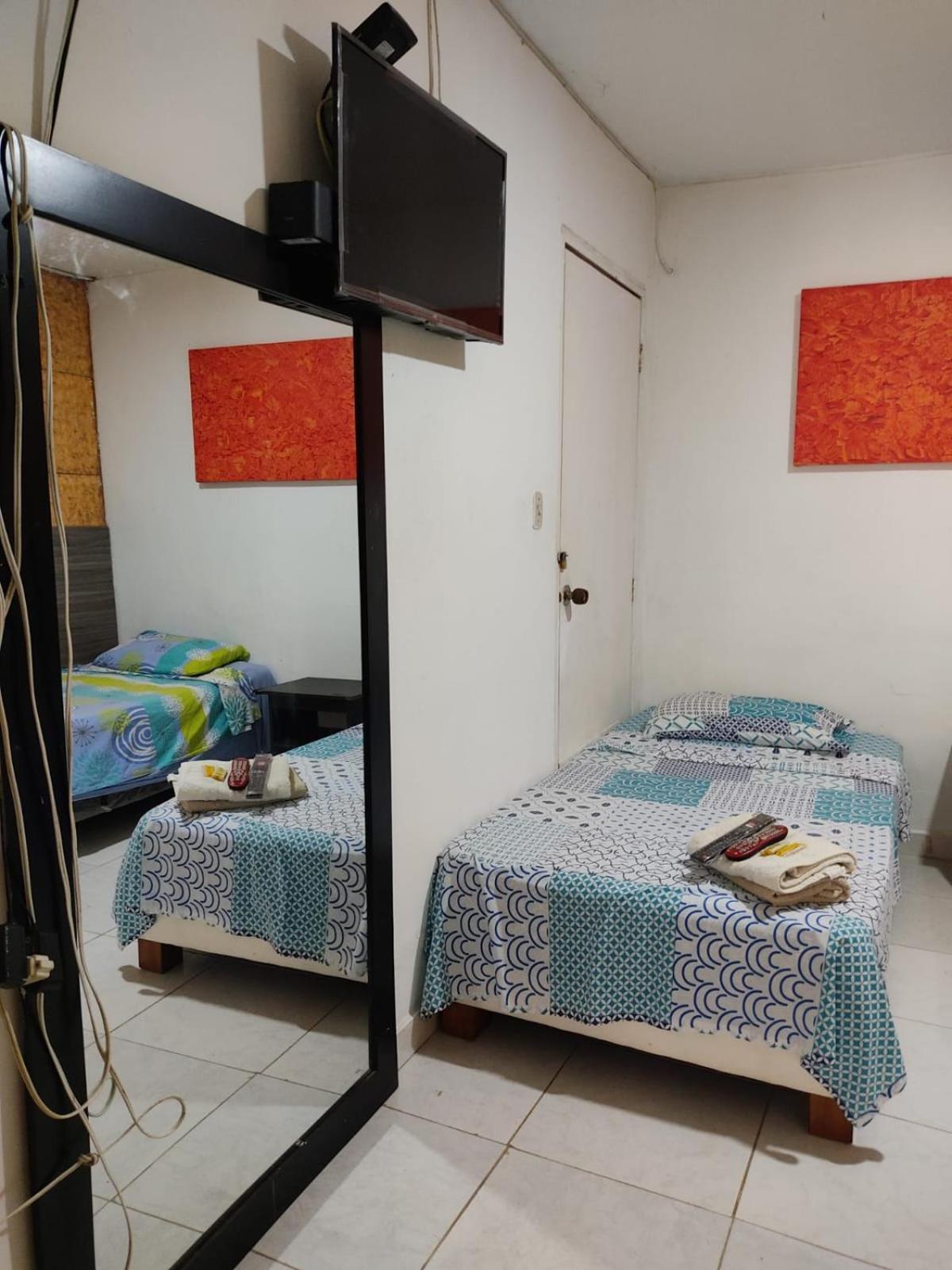 Home To Go Hostal Apartamentos Cali Esterno foto