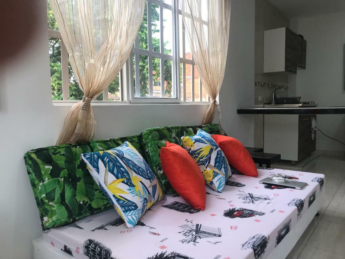 Home To Go Hostal Apartamentos Cali Esterno foto